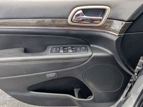 Used 2014 Jeep Grand Cherokee Overland image 35