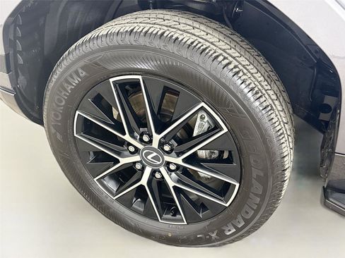 Used 2024 Lexus GX 550 w/ Accessory Package (Z1) AWD/4WD image 34