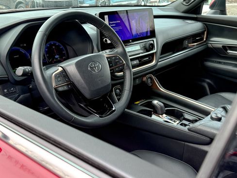 Used 2024 Toyota Grand Highlander AWD Hybrid image 9