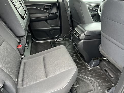 Used 2025 Honda Ridgeline Sport image 18