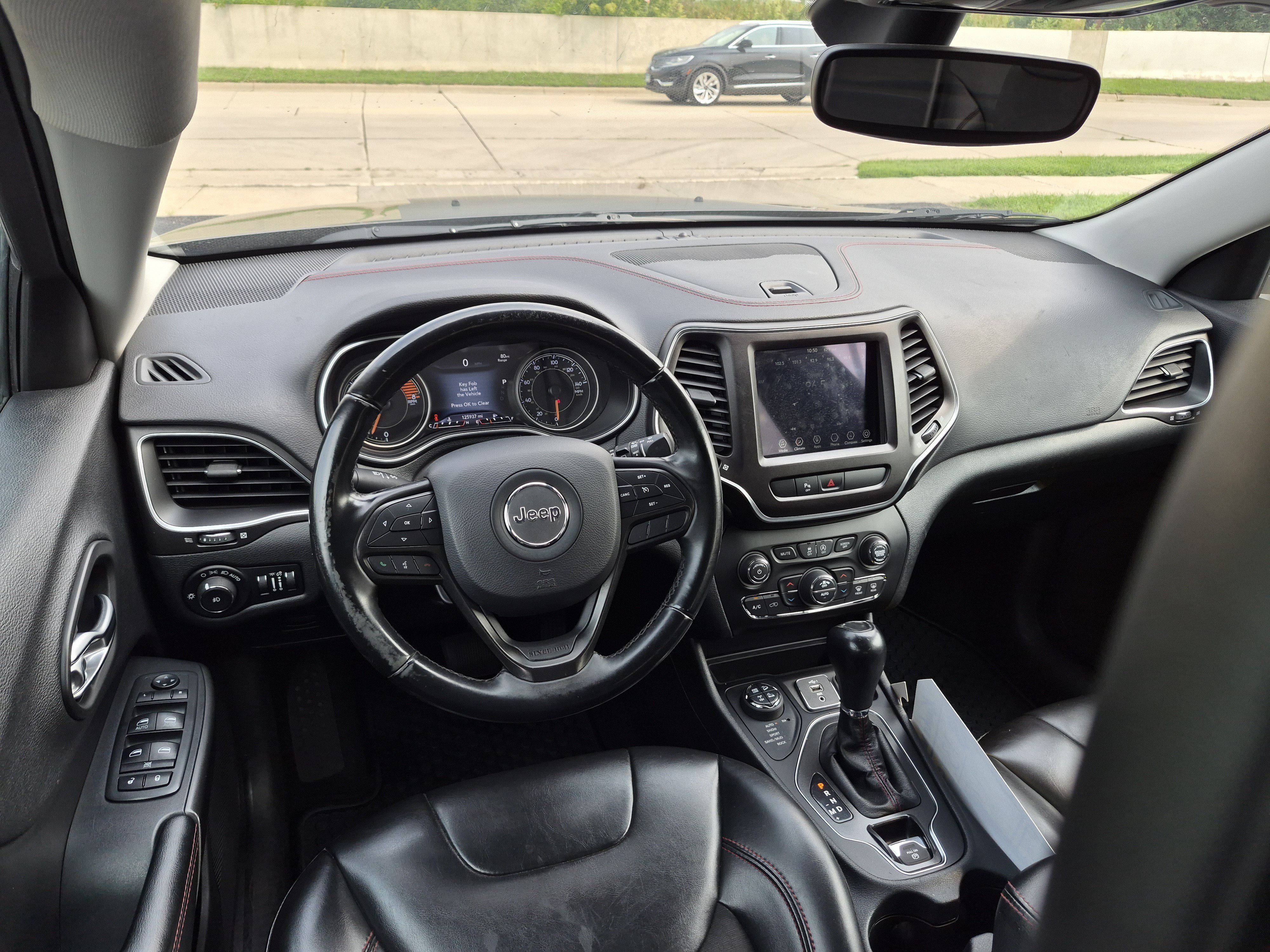 Used 2020 Jeep Cherokee Trailhawk AWD/4WD image 15