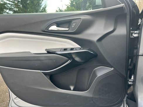 Used 2025 Chevrolet Trax LT w/ LT Convenience Package image 22