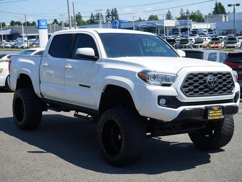 Used 2021 Toyota Tacoma SR5 w/ Technology Package AWD/4WD image 7