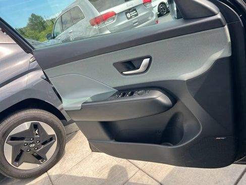Certified 2024 Hyundai Kona Limited FWD image 15