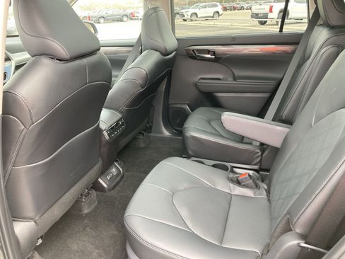 Certified 2026 Toyota Highlander Platinum image 26