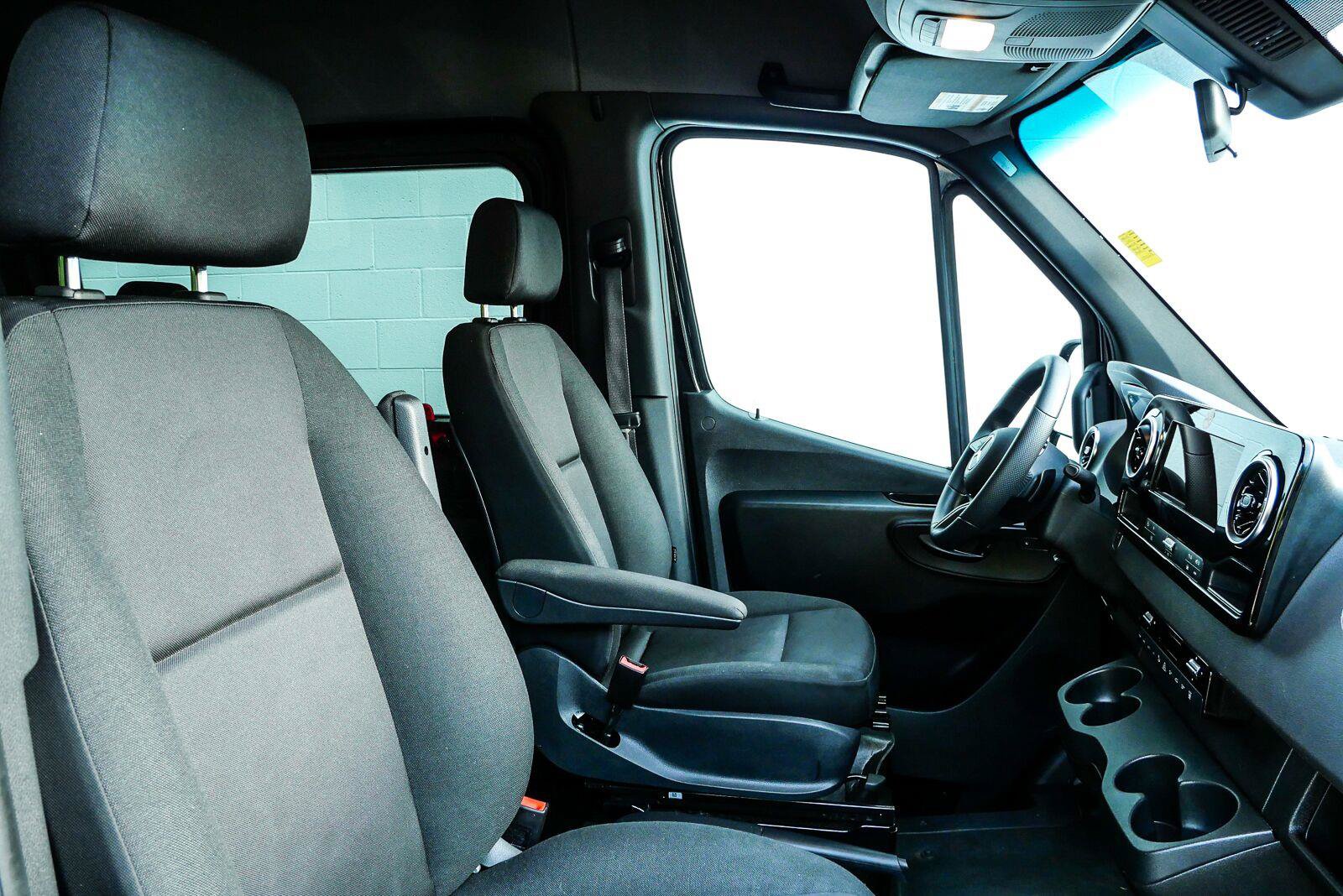 Used 2025 Mercedes-Benz Sprinter 2500 image 20