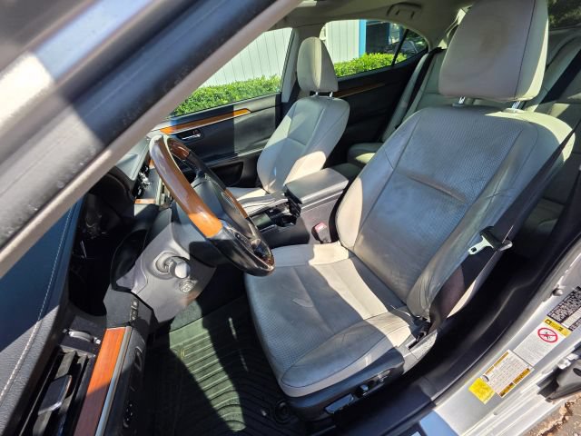 Used 2014 Lexus ES 300h w/ Luxury Package w/Bamboo Trim FWD image 15