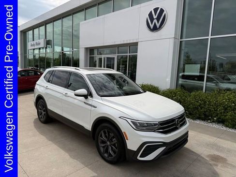 Used 2023 Volkswagen Tiguan SE w/ Panoramic Sunroof Package AWD/4WD image 1