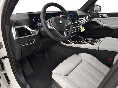 Used 2026 BMW X7 xDrive40i w/ Premium Package AWD/4WD image 11