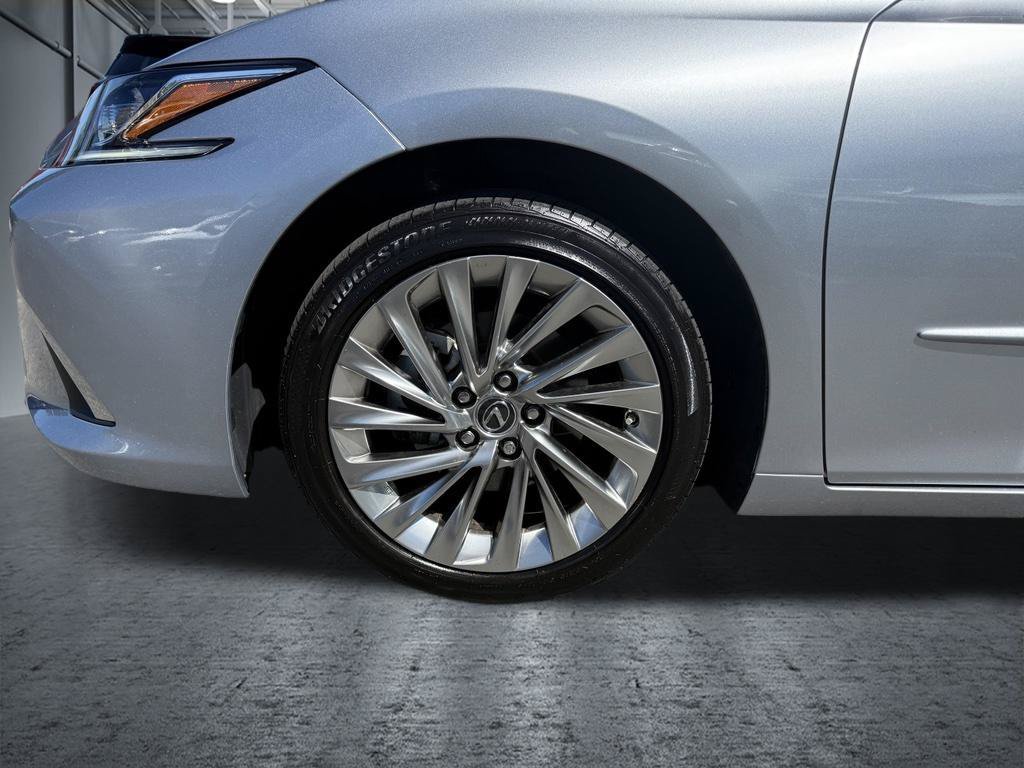 Used 2024 Lexus ES 300h w/ Premium Package FWD image 23
