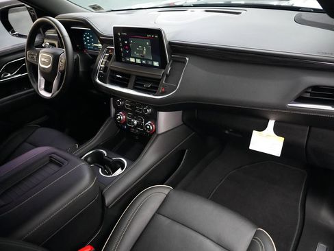 Used 2024 GMC Yukon SLT w/ SLT Luxury Package AWD/4WD image 40