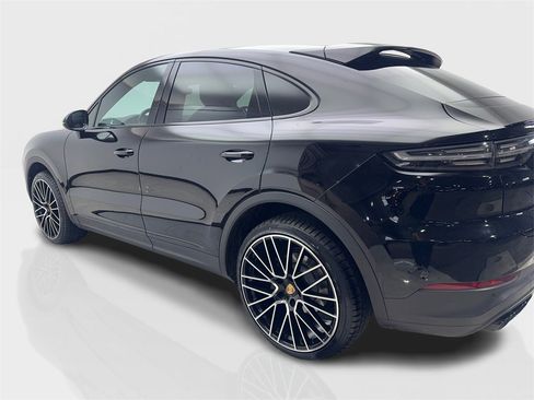 Used 2021 Porsche Cayenne Coupe image 14