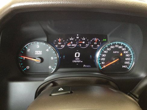 Used 2018 Chevrolet Suburban Premier image 10