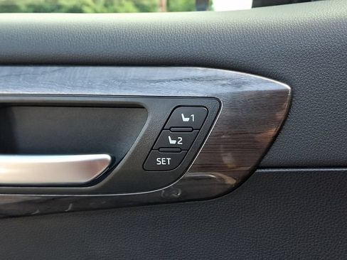 Used 2023 Toyota Highlander Platinum AWD/4WD image 29