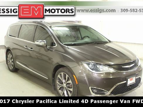 Used 2017 Chrysler Pacifica Limited image 1