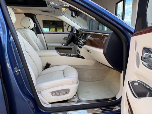 Used 2015 Rolls-Royce Ghost image 28