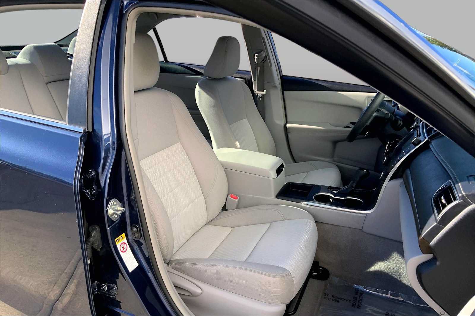 Used 2015 Toyota Camry LE FWD image 4