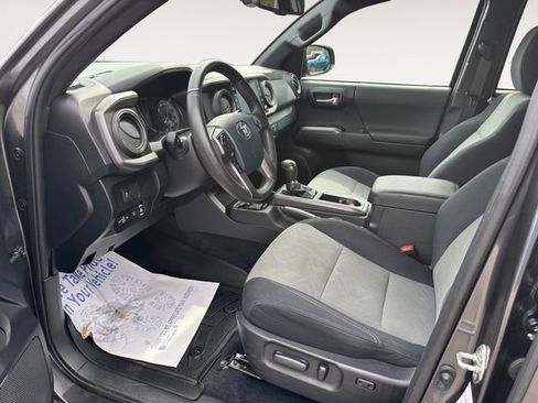 Used 2020 Toyota Tacoma TRD Sport image 9
