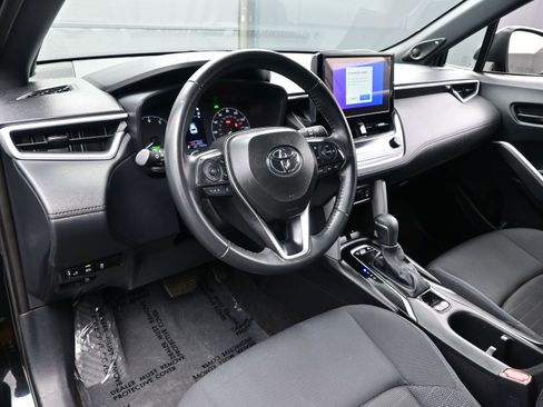 Used 2025 Toyota Corolla Cross AWD Hybrid w/ Moonroof Package image 13