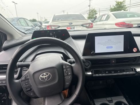 Used 2024 Toyota Prius LE FWD image 17