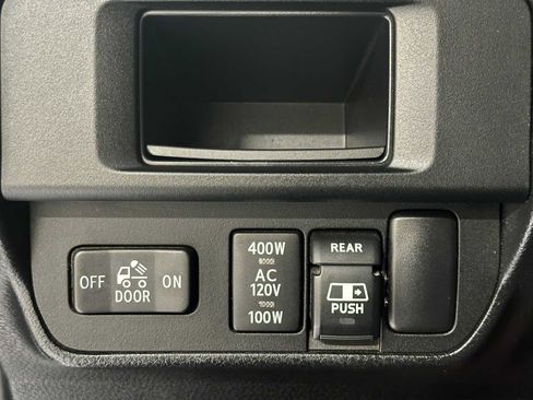 Used 2017 Toyota Tacoma TRD Off-Road image 17