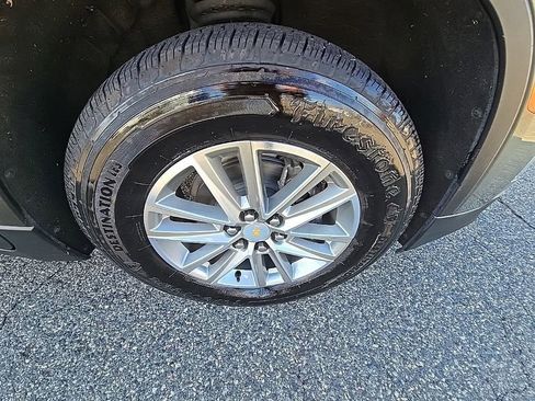 Used 2023 Chevrolet Traverse LT image 38