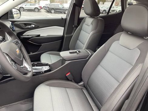 New 2026 Chevrolet Trax LT w/ Sunroof Package image 9