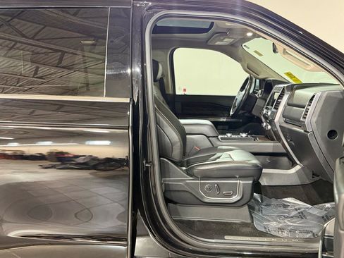 Used 2019 Ford Expedition Platinum image 46