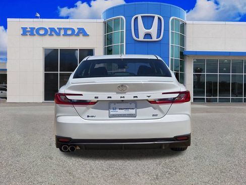 Used 2025 Toyota Camry SE FWD image 4