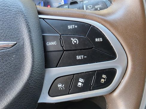 Used 2018 Chrysler Pacifica Limited w/ Tire & Wheel Group image 34