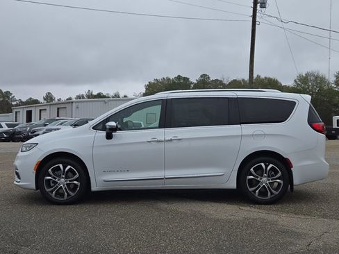 New 2026 Chrysler Pacifica Pinnacle image 11