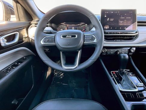 Used 2023 Jeep Compass Limited image 5