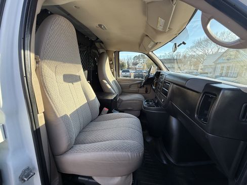 Used 2011 Chevrolet Express 2500 image 16