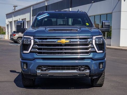 Used 2025 Chevrolet Silverado 2500 High Country w/ Technology Package AWD/4WD image 2