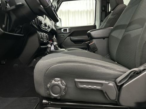 Used 2022 Jeep Gladiator Sport AWD/4WD image 17