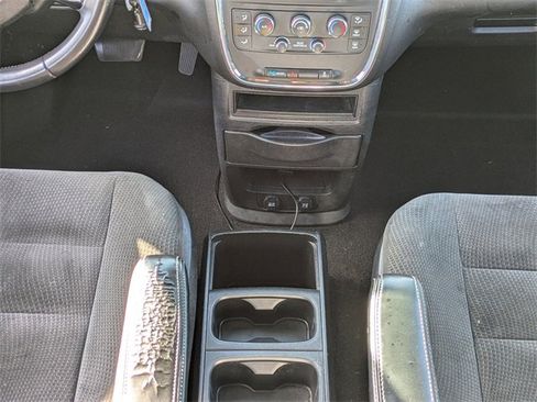 Used 2017 Dodge Grand Caravan SE image 18