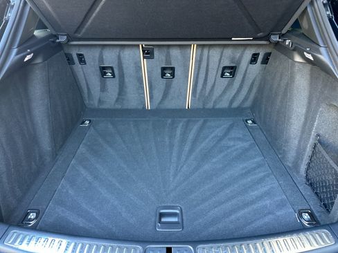 Certified 2025 Porsche Macan image 16