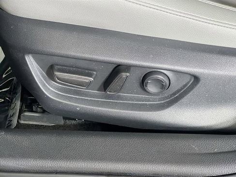 Used 2025 Toyota Camry SE image 12