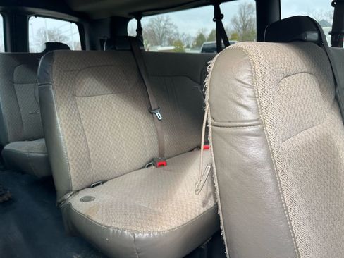 Used 2018 Chevrolet Express 3500 LT w/ LT Preferred Equipment Group image 10