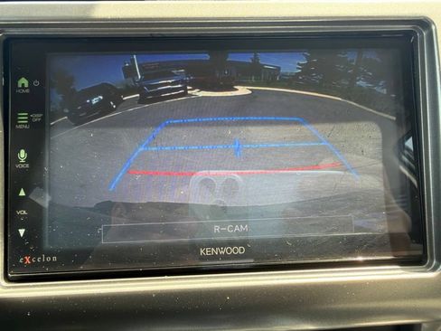 Used 2018 Toyota 4Runner SR5 AWD/4WD image 32