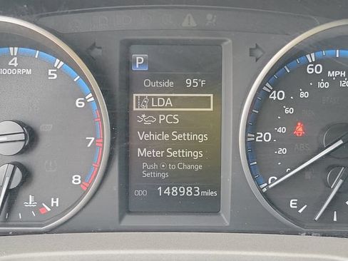 Used 2018 Toyota RAV4 LE FWD image 19