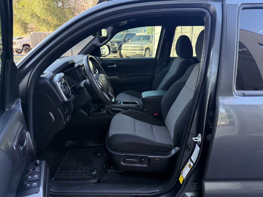 Used 2022 Toyota Tacoma TRD Sport w/ Technology Package AWD/4WD image 20