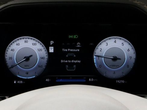 Certified 2025 Hyundai Elantra SEL image 32