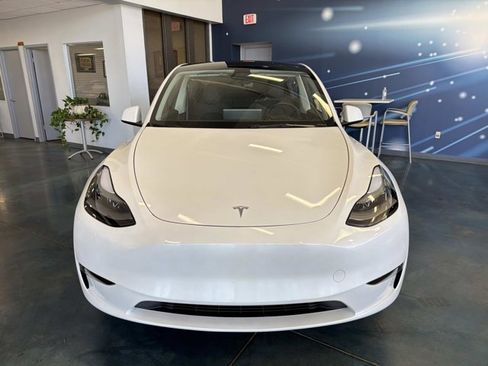 Used 2025 Tesla Model Y Long Range image 7