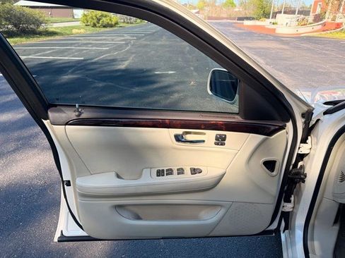 Used 2009 Cadillac DTS Luxury I w/ Sun And Navigation Package image 14