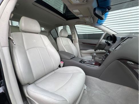 Used 2012 INFINITI G37 Journey w/ Premium Pkg image 4