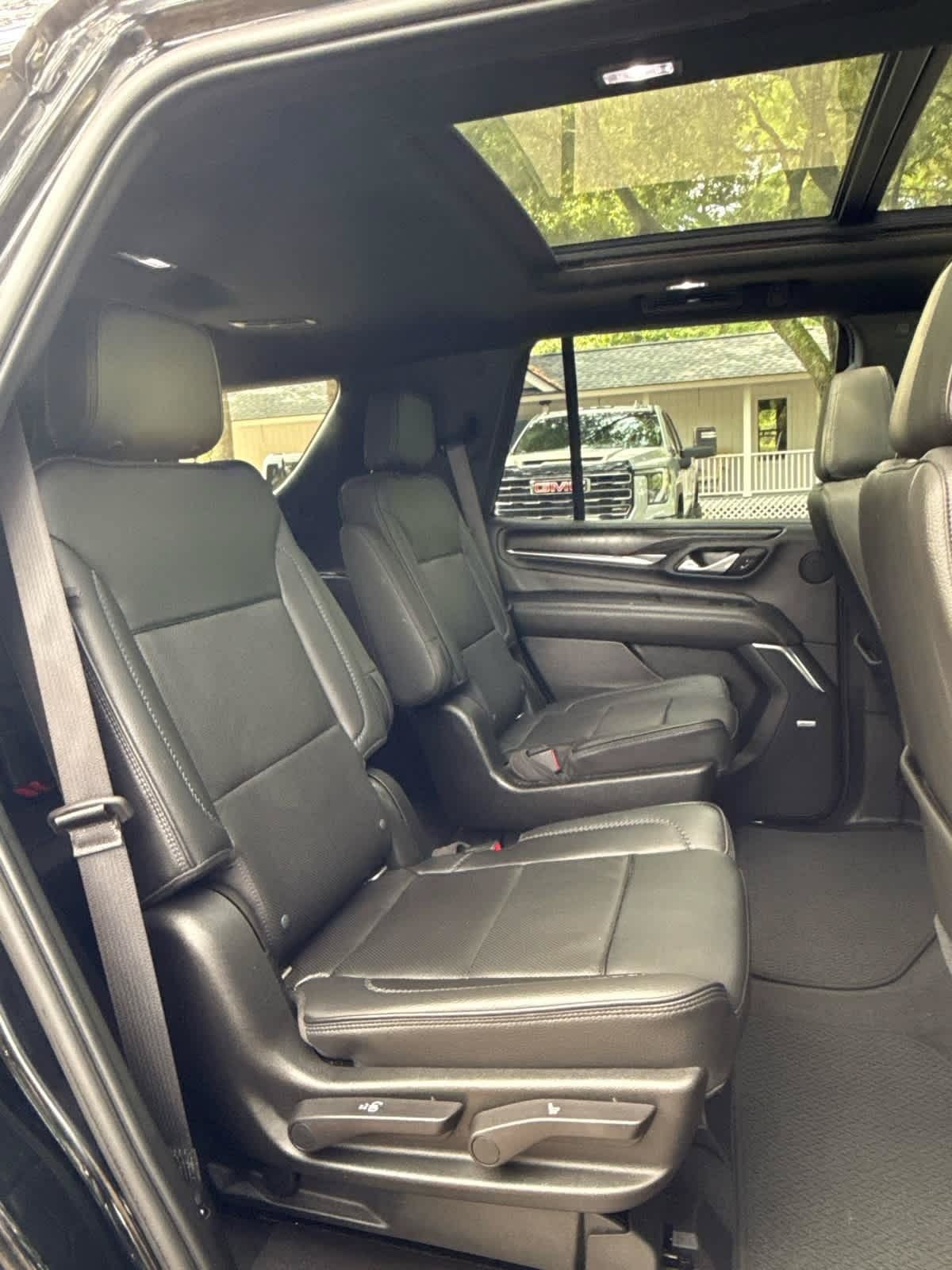 Used 2021 GMC Yukon Denali w/ Denali Premium Package AWD/4WD image 15