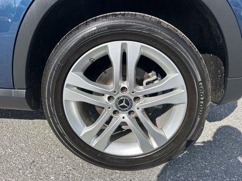 Used 2020 Mercedes-Benz GLA 250 4MATIC w/ Premium Package image 31