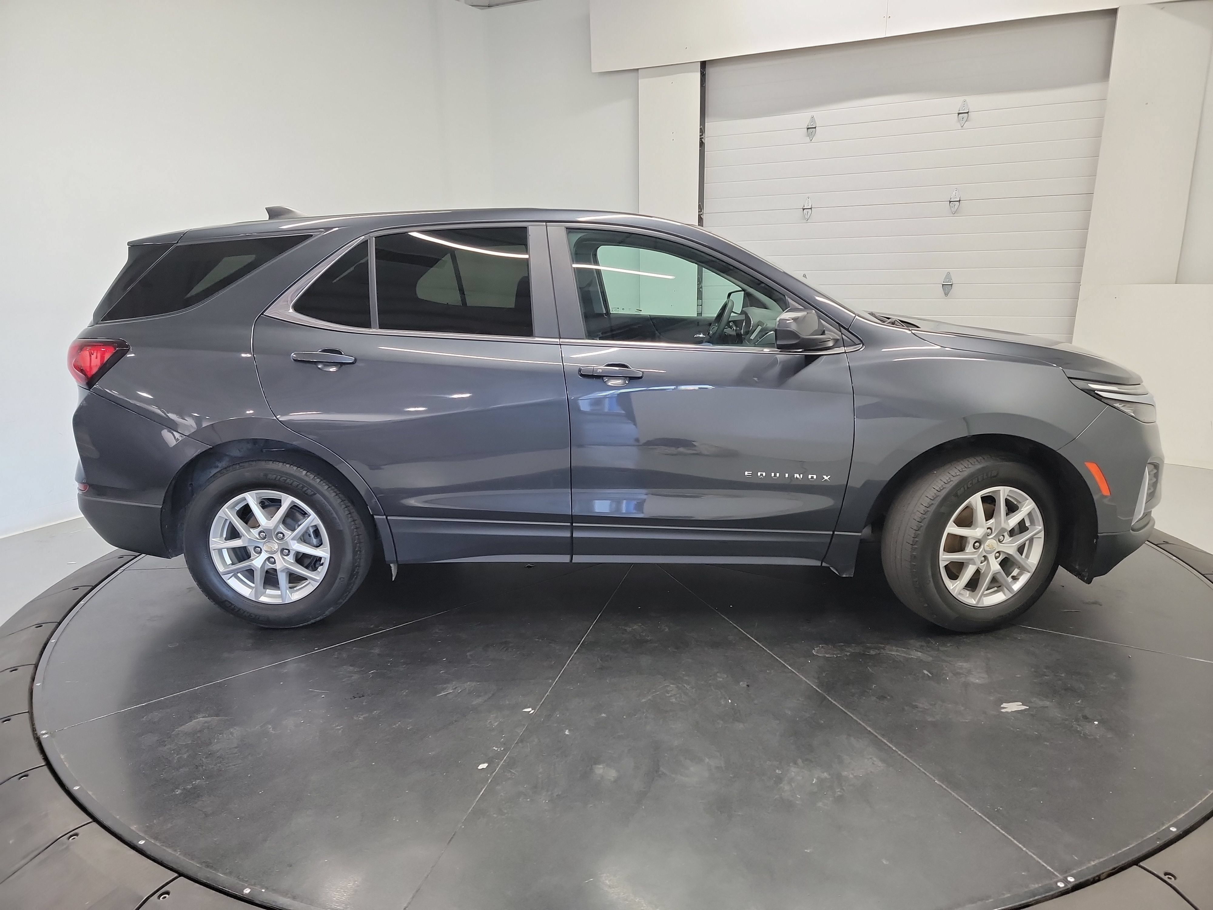 Used 2023 Chevrolet Equinox LT FWD image 11
