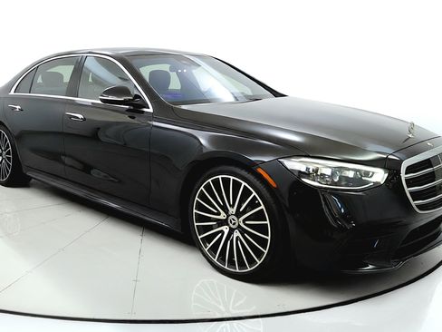Used 2022 Mercedes-Benz S 500 4MATIC w/ AMG Line Package image 1